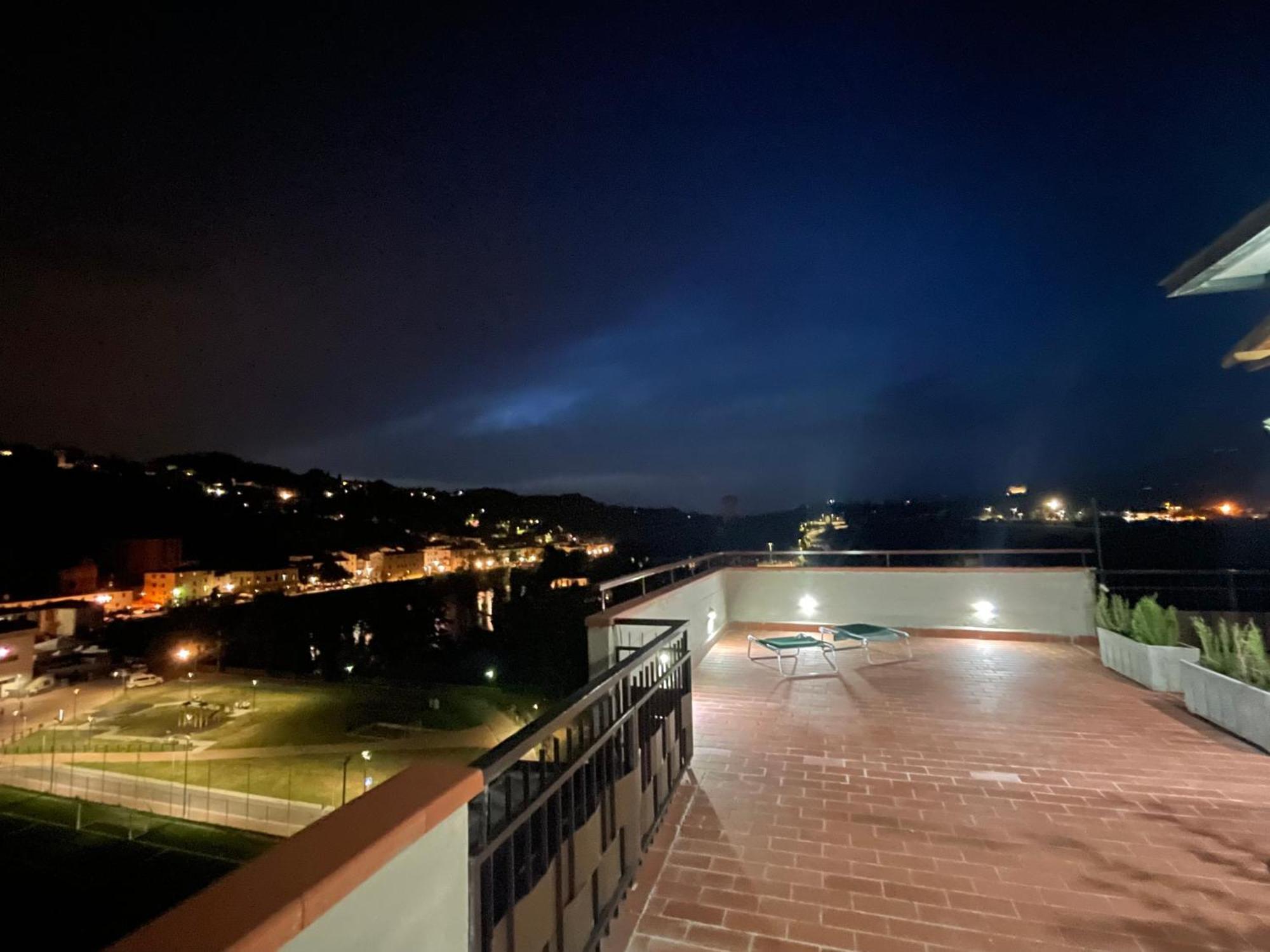 Sesto Piano Apartment Incisa in Val d'Arno Bagian luar foto