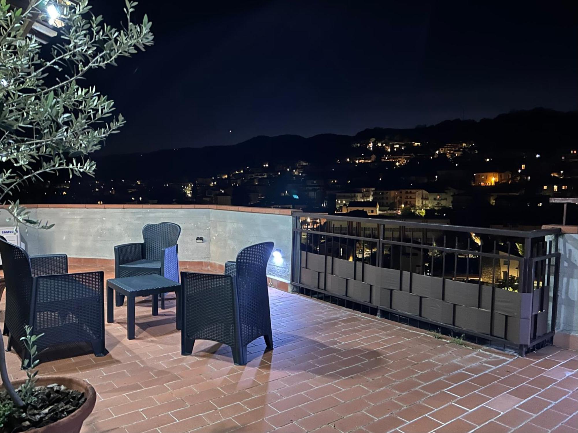 Sesto Piano Apartment Incisa in Val d'Arno Bagian luar foto