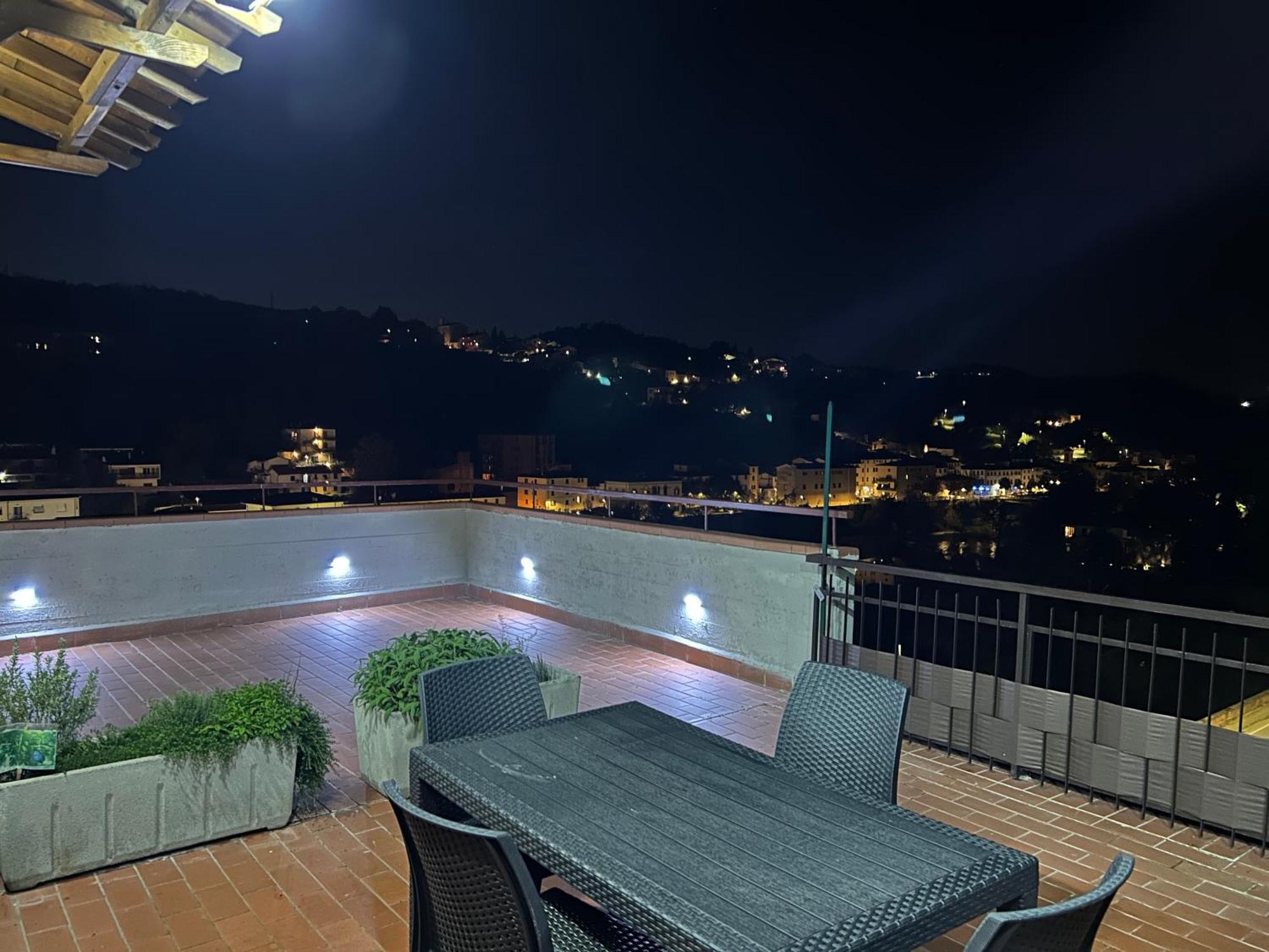 Sesto Piano Apartment Incisa in Val d'Arno Bagian luar foto